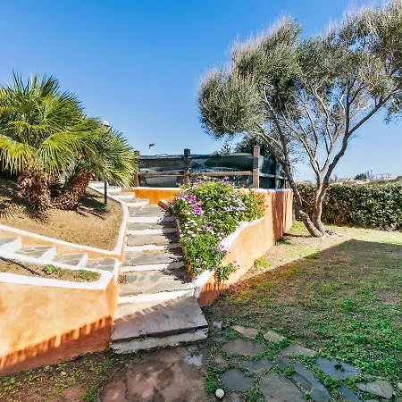 Welcoming In With Private Swimming Pool Стинтино